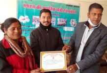 कल्जीखाल ब्लॉक के 30 युवाओं ने लिया मशरूम की आधुनिक खेती का प्रशिक्षण, जिला उद्यान अधिकारी ने युवाओं को बांटे प्रमाण पत्र youths took training in modern cultivation of mushrooms