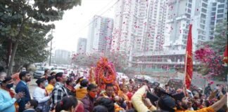 माँ धारी देवी की भव्य डोली यात्रा पहुंची ग्रेटर नोएडा वेस्ट, दर्शनों के लिए उमड़ा प्रवासी उत्ताराखंडियों का सैलाब doli-yatra