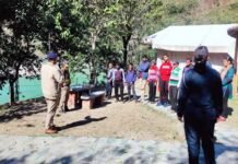 सतपुली पुलिस ने ब्यास घाट में लोगों को किया अलर्ट glacier-broke-in-Chamoli district