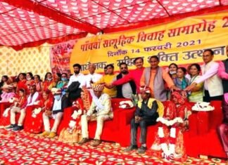 ग्रेटर नोएडा में आयोजित सामूहिक विवाह समारोह में आठ जोड़े बंधे शादी के बंधन में mass wedding ceremony held in Greater Noida