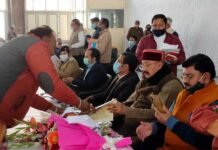 जन समस्या निस्तारण बैठक में महाराज ने अधिकारियों को चेताया, कार्यकर्ताओं को किया आश्वस्त, अवश्य होगा समस्याओं का निदान