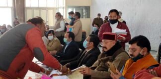 जन समस्या निस्तारण बैठक में महाराज ने अधिकारियों को चेताया, कार्यकर्ताओं को किया आश्वस्त, अवश्य होगा समस्याओं का निदान