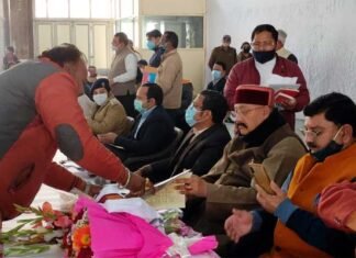 जन समस्या निस्तारण बैठक में महाराज ने अधिकारियों को चेताया, कार्यकर्ताओं को किया आश्वस्त, अवश्य होगा समस्याओं का निदान