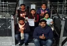 पुलवामा हमले में शहीद वीर सैनिकों को युवा कांग्रेस पौड़ी ने मोमबत्ती जलाकर दी श्रद्धांजलि youth-congress-pauri