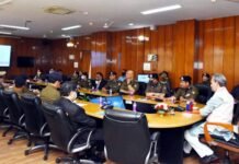 पुलिस अधिकारियों के साथ बैठक में बोले सीएम तीरथ, बेहतर कानून व्यवस्था सरकार की जिम्मेदारी CM-TIRATH-singh-rawat