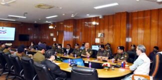 पुलिस अधिकारियों के साथ बैठक में बोले सीएम तीरथ, बेहतर कानून व्यवस्था सरकार की जिम्मेदारी CM-TIRATH-singh-rawat