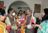 अपने राजनितिक गुरु भुवन चंद्र खंडूरी से मुलाकात करने उनके आवास पर पहुंचे सीएम तीरथ सिंह रावत CM Tirath Singh Rawat meets former CM Bhuvan Chandra Khanduri