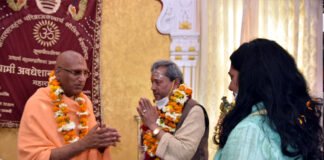 मुख्यमंत्री तीरथ सिंह रावत ने मां गंगा से प्रदेशवासियों की खुशहाली और सुख-समृद्धि की कामना की, संतों ने मुख्यमंत्री को दिया आशीर्वाद CM-Tirath-singh-rawat