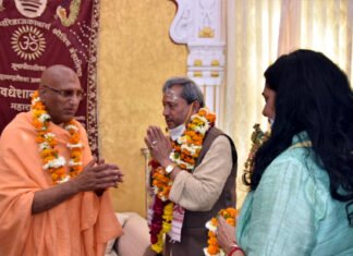 मुख्यमंत्री तीरथ सिंह रावत ने मां गंगा से प्रदेशवासियों की खुशहाली और सुख-समृद्धि की कामना की, संतों ने मुख्यमंत्री को दिया आशीर्वाद CM-Tirath-singh-rawat