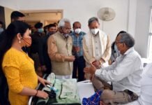 सीएम तीरथ ने अस्पताल में भर्ती बीजेपी के वरिष्ठ नेता मोहनलाल बौंठियाल से मिलकर जाना हालचाल BJP leader Mohanlal Bonthiyal