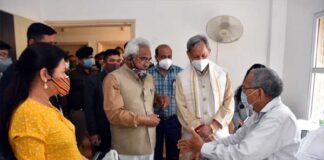 सीएम तीरथ ने अस्पताल में भर्ती बीजेपी के वरिष्ठ नेता मोहनलाल बौंठियाल से मिलकर जाना हालचाल BJP leader Mohanlal Bonthiyal