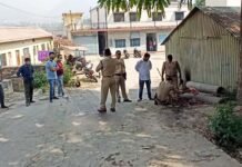 श्रीनगर गढ़वाल : सड़क पर कूड़ेदान के पास नवजात का शव मिलने से फैली सनसनी Newborn-dead-body-found-in-srinagar-garhwal