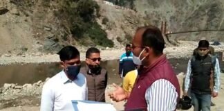 सतपुली : एसडीएम ने खनन में पोकलैंड एवं जेसीबी का उपयोग रोका, बिना परमिशन किया जा रहा था मशीनों से खनन SDM stops use of Pokeland and JCB in mining