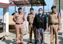 पौड़ी गढ़वाल: फेसबुक में दोस्ती कर विदेश में नौकरी लगाने के नाम पर लाखों की धोखाधड़ी के अभियुक्त को पुलिस ने म्यंमार बॉर्डर से किया गिरफ्तार accused-of-cheating