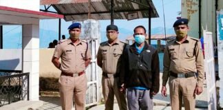 पौड़ी गढ़वाल: फेसबुक में दोस्ती कर विदेश में नौकरी लगाने के नाम पर लाखों की धोखाधड़ी के अभियुक्त को पुलिस ने म्यंमार बॉर्डर से किया गिरफ्तार accused-of-cheating