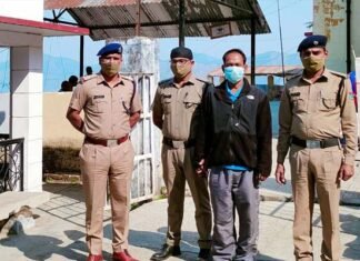 पौड़ी गढ़वाल: फेसबुक में दोस्ती कर विदेश में नौकरी लगाने के नाम पर लाखों की धोखाधड़ी के अभियुक्त को पुलिस ने म्यंमार बॉर्डर से किया गिरफ्तार accused-of-cheating