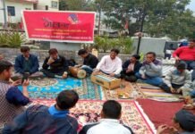 श्रीनगर में होली के पारंपरिक गीतों के साथ शुरू हुआ बैठकी होली का आयोजन sitting holi