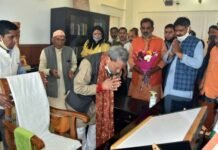 मुख्यमंत्री तीरथ सिंह रावत ने पूर्जा-अर्चना के बाद संभाला कार्यभार, कहा हमारी सरकार सबका साथ, सबका विकास, सबका विश्वास cm tirath rawat