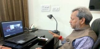 मुख्यमंत्री तीरथ आइसोलेशन में रहकर निपटा रहे हैं कामकाज, वीडियो कॉफ्रेंसिंग के जरिए अधिकारियों को दे रहे हैं दिशा-निर्देश cm-tirath-in-isolation