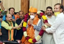 मुख्यमंत्री बनने के बाद पहली बार दिल्ली पहुंचे सीएम तीरथ सिंह रावत का उत्तराखण्ड सदन में भव्य स्वागत cm-tirath-rawat-in-delhi