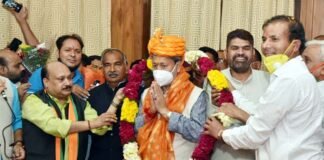 मुख्यमंत्री बनने के बाद पहली बार दिल्ली पहुंचे सीएम तीरथ सिंह रावत का उत्तराखण्ड सदन में भव्य स्वागत cm-tirath-rawat-in-delhi