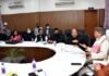 हरिद्वार कुंभ : पहले शाही स्नान में श्रद्धालुओं पर हेलीकॉप्टर से होगी पुष्प वर्षा, मुख्यमंत्री तीरथ रावत ने दिए निर्देश cm-tirath-singh-rawat