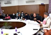 हरिद्वार कुंभ : पहले शाही स्नान में श्रद्धालुओं पर हेलीकॉप्टर से होगी पुष्प वर्षा, मुख्यमंत्री तीरथ रावत ने दिए निर्देश cm-tirath-singh-rawat