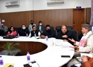 हरिद्वार कुंभ : पहले शाही स्नान में श्रद्धालुओं पर हेलीकॉप्टर से होगी पुष्प वर्षा, मुख्यमंत्री तीरथ रावत ने दिए निर्देश cm-tirath-singh-rawat