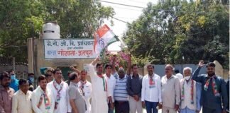 गौशाला में मृत पायी गई गायों के मुद्दे को लेकर कांग्रेसियों ने किया धरना प्रदर्शन cows found dead in cowshed