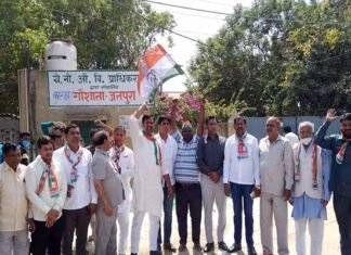 गौशाला में मृत पायी गई गायों के मुद्दे को लेकर कांग्रेसियों ने किया धरना प्रदर्शन cows found dead in cowshed