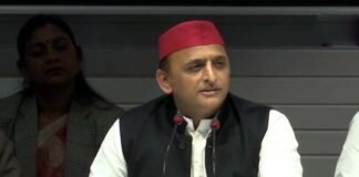 पत्रकारों से मारपीट मामले में सपा अध्यक्ष अखिलेश यादव सहित 20 कार्यकर्ताओं पर मुकदमा दर्ज SP President Akhilesh Yadav