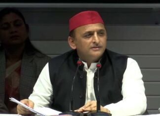 पत्रकारों से मारपीट मामले में सपा अध्यक्ष अखिलेश यादव सहित 20 कार्यकर्ताओं पर मुकदमा दर्ज SP President Akhilesh Yadav