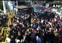 गैरसैंण विधानसभा का घेराव करने जा रहे ग्रामीणों और पुलिस के बीच जमकर बवाल, पुलिस ने किया लाठीचार्ज, प्रदर्शनकारियों ने पथराव gairsain