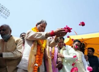 मुख्यमंत्री तीरथ रावत ने हरकी पैड़ी में गंगा पूजन कर की सर्व कल्याण की कामना Chief Minister Tirath Rawat prayed for Ganga and wished for all welfare