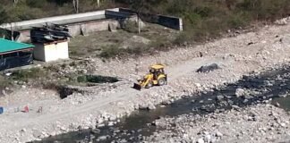 जेसीबी से खनन करने पर एसडीएम ने किया चालान jcb-khanan