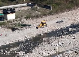 जेसीबी से खनन करने पर एसडीएम ने किया चालान jcb-khanan