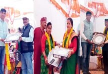 सतपुली : “ऐगे बसंत होली महोत्सव” कार्यक्रम में क्षेत्र के कोरोना वारियर्स को किया गया सम्मानित kaviltha-holi-mahotsav