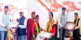 सतपुली : “ऐगे बसंत होली महोत्सव” कार्यक्रम में क्षेत्र के कोरोना वारियर्स को किया गया सम्मानित kaviltha-holi-mahotsav