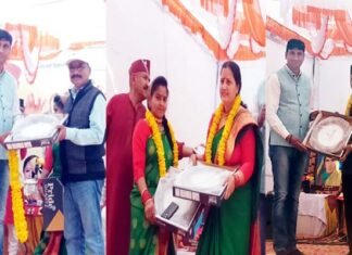 सतपुली : “ऐगे बसंत होली महोत्सव” कार्यक्रम में क्षेत्र के कोरोना वारियर्स को किया गया सम्मानित kaviltha-holi-mahotsav