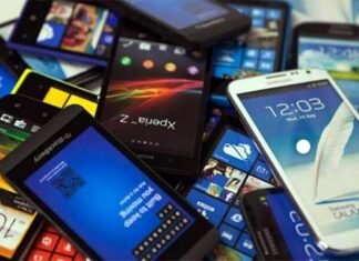 ग्रेटर नोएडा : परीक्षा देने आए 14 छात्रों के मोबाइल चोरी