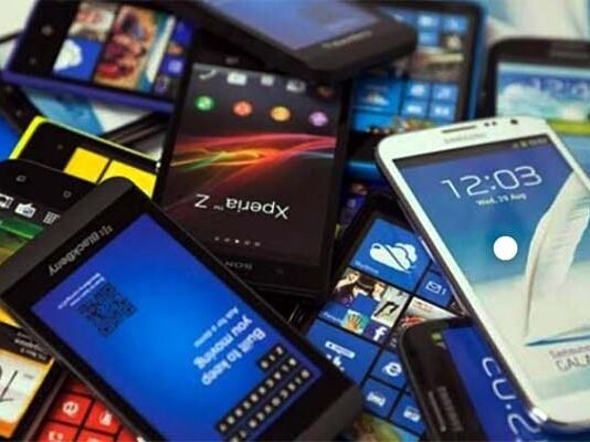 ग्रेटर नोएडा : परीक्षा देने आए 14 छात्रों के मोबाइल चोरी