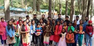 अंतराष्ट्रीय महिला दिवस पर युवा कांग्रेस पौड़ी द्वारा कंडोलिया पार्क में आयोजित कि गई स्कूली बच्चों की विभिन्न प्रतियोगिताए pauri-mahila-divas
