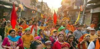 लोक पर्व फूलदेई पर श्रीनगर में निकाली गयी भव्य शोभा यात्रा, फूल देई छम्मा देई के गीतों से गूंजा शहर A grand Shobha Yatra in Srinagar on the folk festival Phooldei