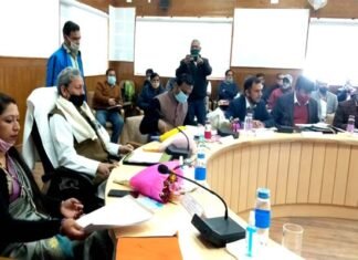 गढ़वाल सांसद ने पौड़ी में विभिन्न योजनाओं की समीक्षा कर, संबंधित अधिकारियों को कार्यों में तेजी लाने के दिए निर्देश, बीएसएनएल नेटवर्क सुचारू रूप से संचालित न होने पर जताई नाराजगी teerath-singh-rawat