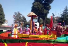 पौड़ी गढ़वाल : मुंडनेश्वर में उत्सव ग्रुप ने किया चक्रव्यूह का मंचन, अभिमंयु वध देख भावुक हुए लोग Utsav-group-staged-Chakravyuh