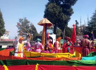 पौड़ी गढ़वाल : मुंडनेश्वर में उत्सव ग्रुप ने किया चक्रव्यूह का मंचन, अभिमंयु वध देख भावुक हुए लोग Utsav-group-staged-Chakravyuh