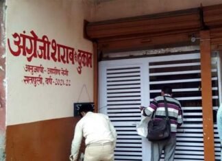 सतपुली में बिना रेट लिस्ट के चल रही सरकारी शराब की दुकान Government liquor shop in satpuli