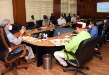 स्वतंत्रता सेनानियों का सम्मान सर्वोपरि, स्वतंत्रता सेनानियों के चित्र उनके पैतृक गांवों के पंचायत भवनों में लगाए जाएं : मुख्यमंत्री तीरथ Honor of freedom fighters is paramount