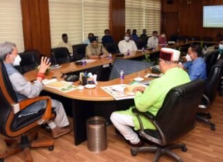 स्वतंत्रता सेनानियों का सम्मान सर्वोपरि, स्वतंत्रता सेनानियों के चित्र उनके पैतृक गांवों के पंचायत भवनों में लगाए जाएं : मुख्यमंत्री तीरथ Honor of freedom fighters is paramount