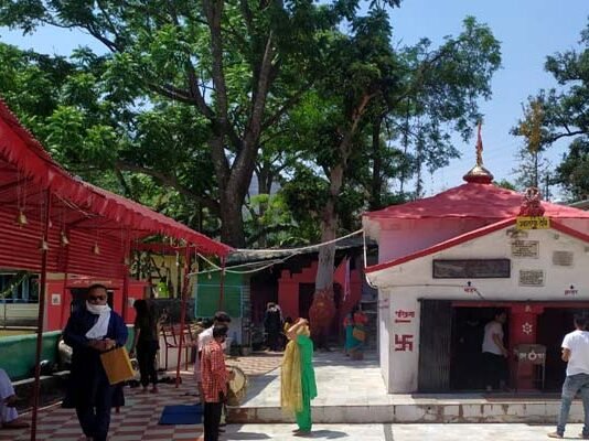 मंदिरों पर भी कोरोना का साया, ज्वाल्पा धाम में चैत्र नवरात्रि की शुरुआत में कम संख्या में दिखे भक्त